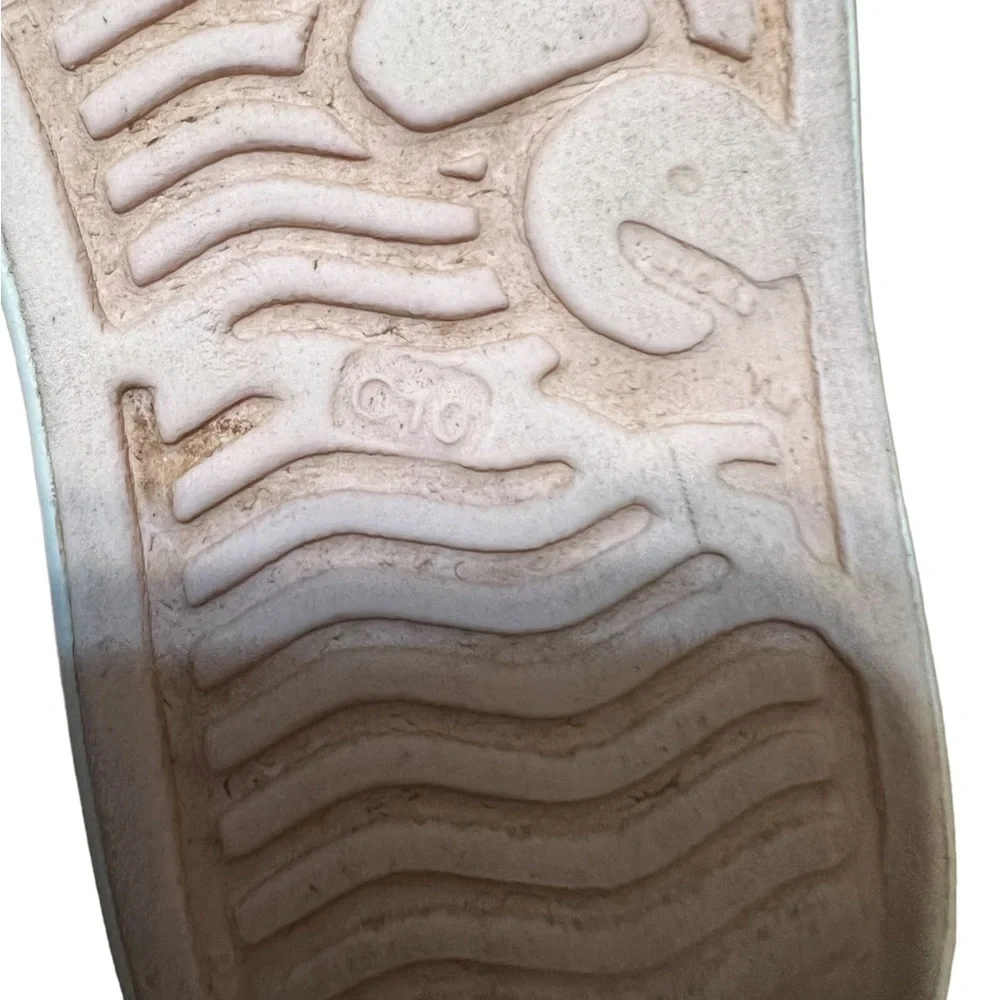 Native Light Pink Water Shoes Child Size 10